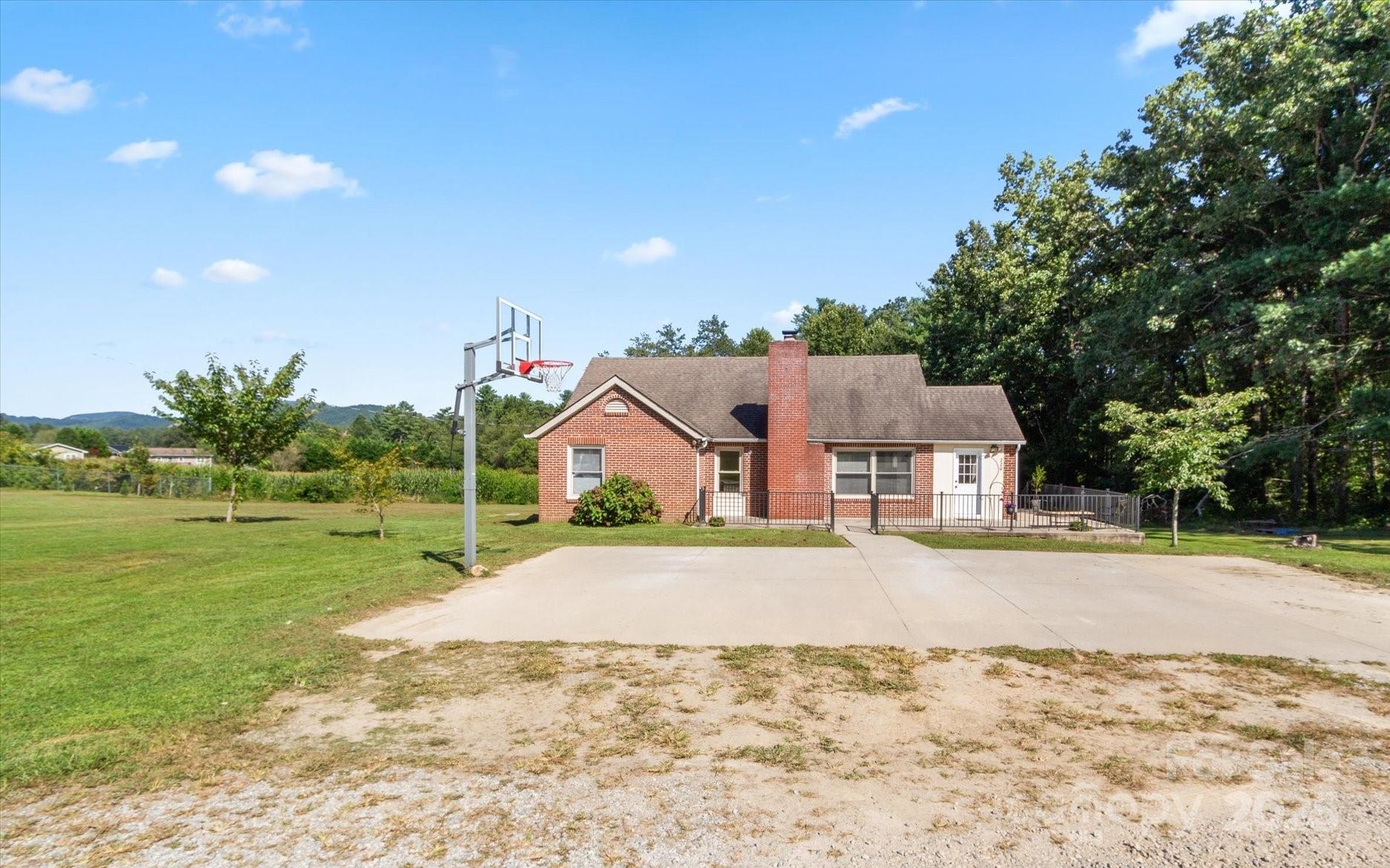 220 Laycock Road