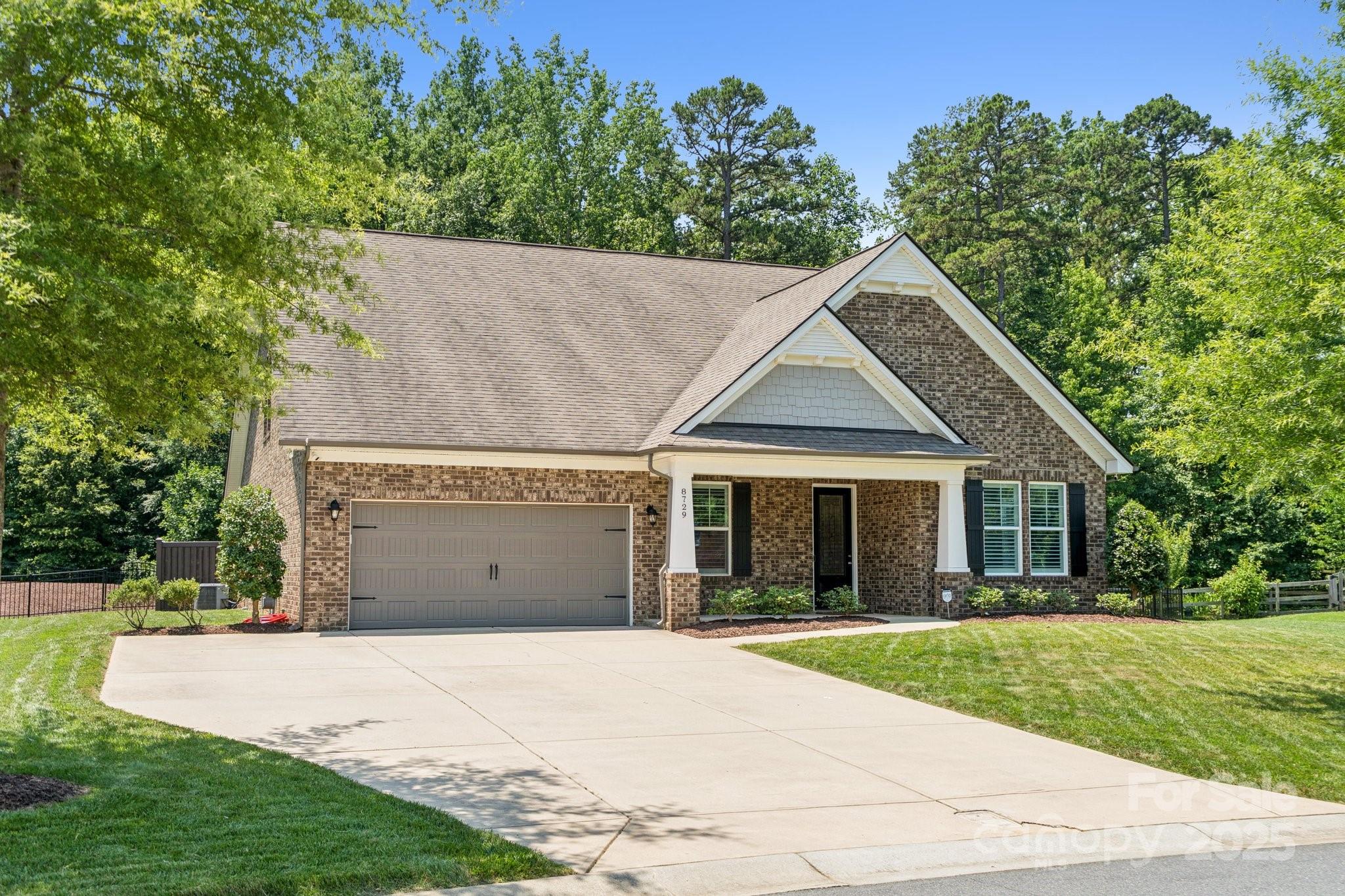8729 Mullis Forest Court