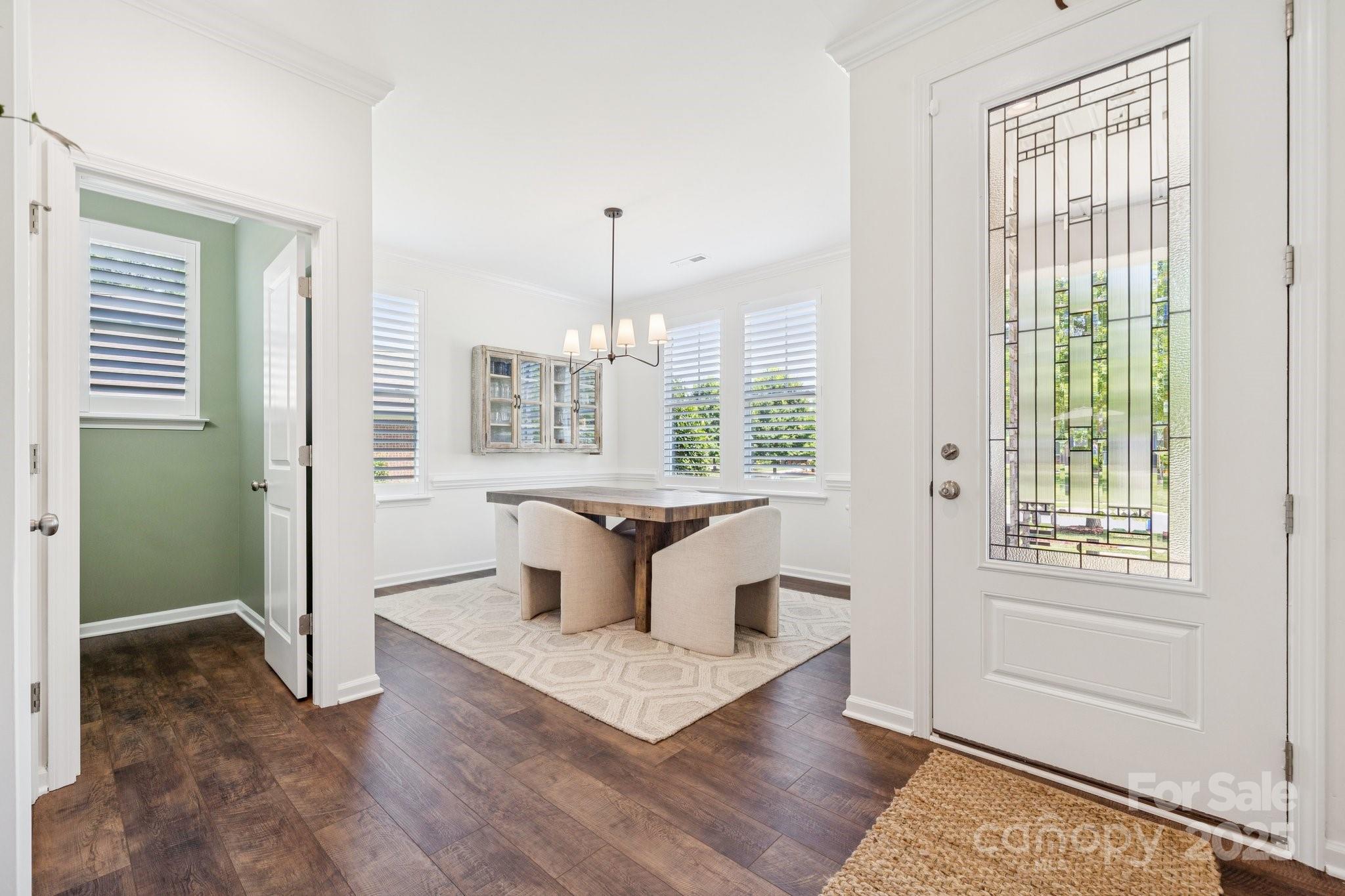 8729 Mullis Forest Court
