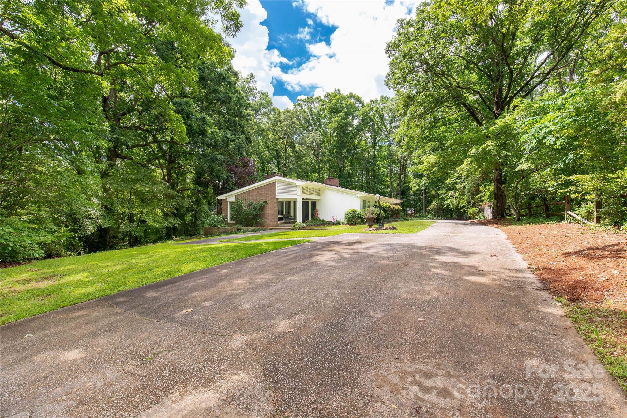 981 Sherwood Circle