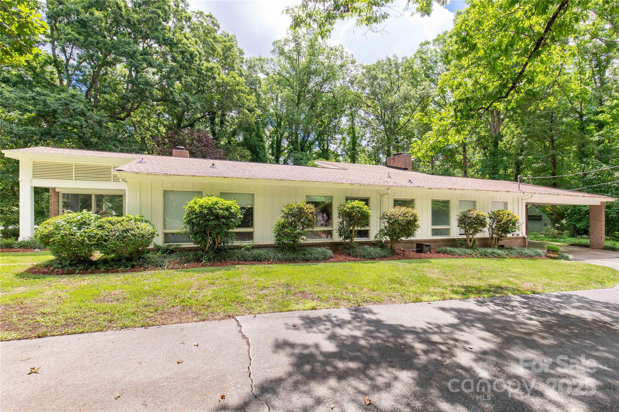 981 Sherwood Circle