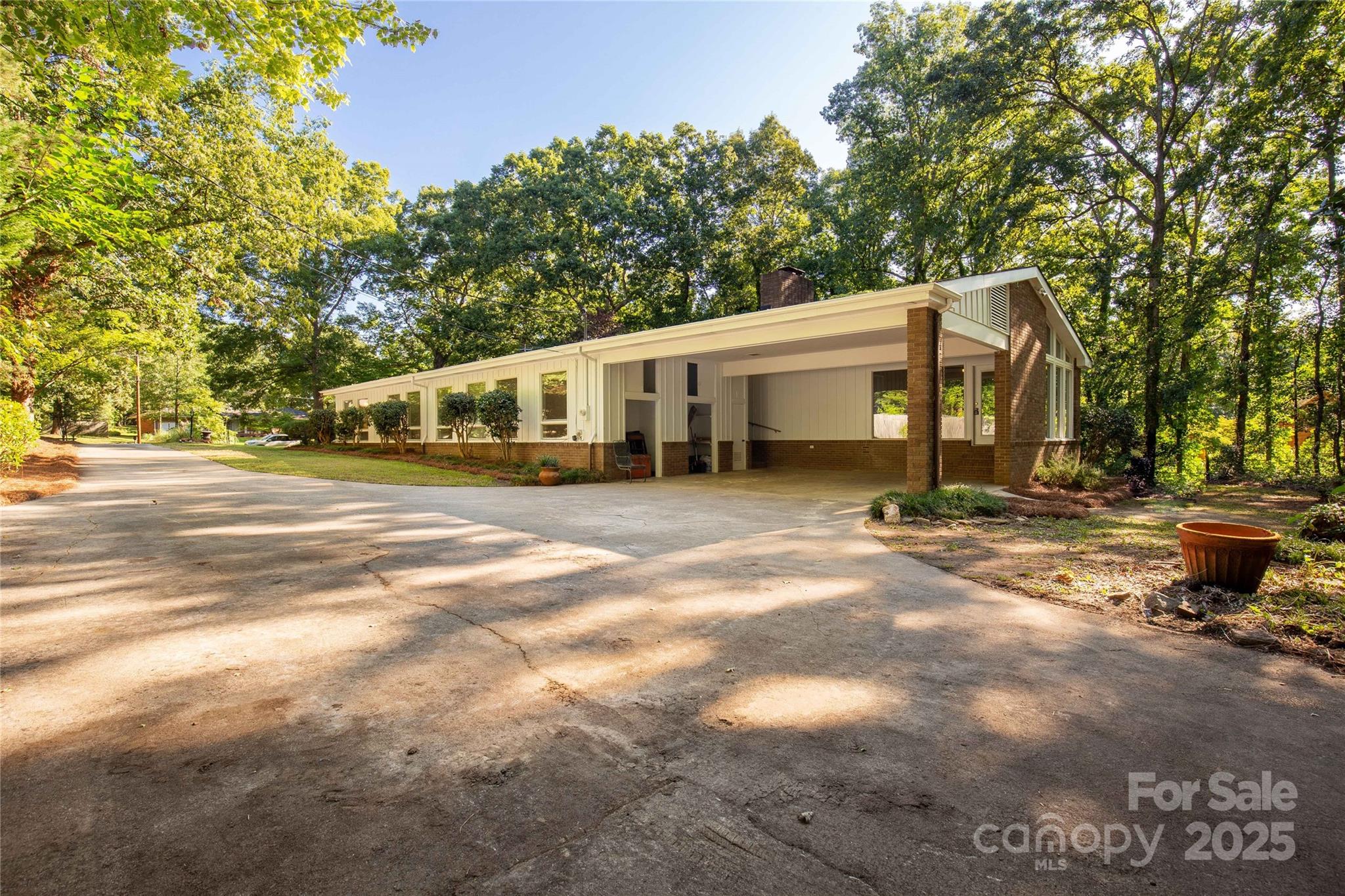 981 Sherwood Circle