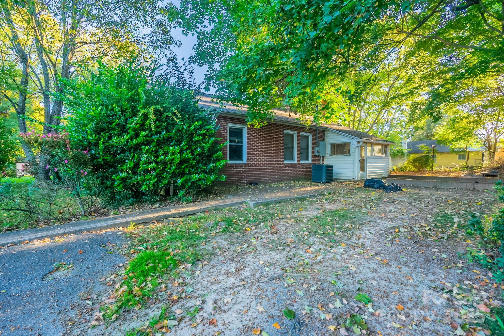 1501 Mccormick Avenue