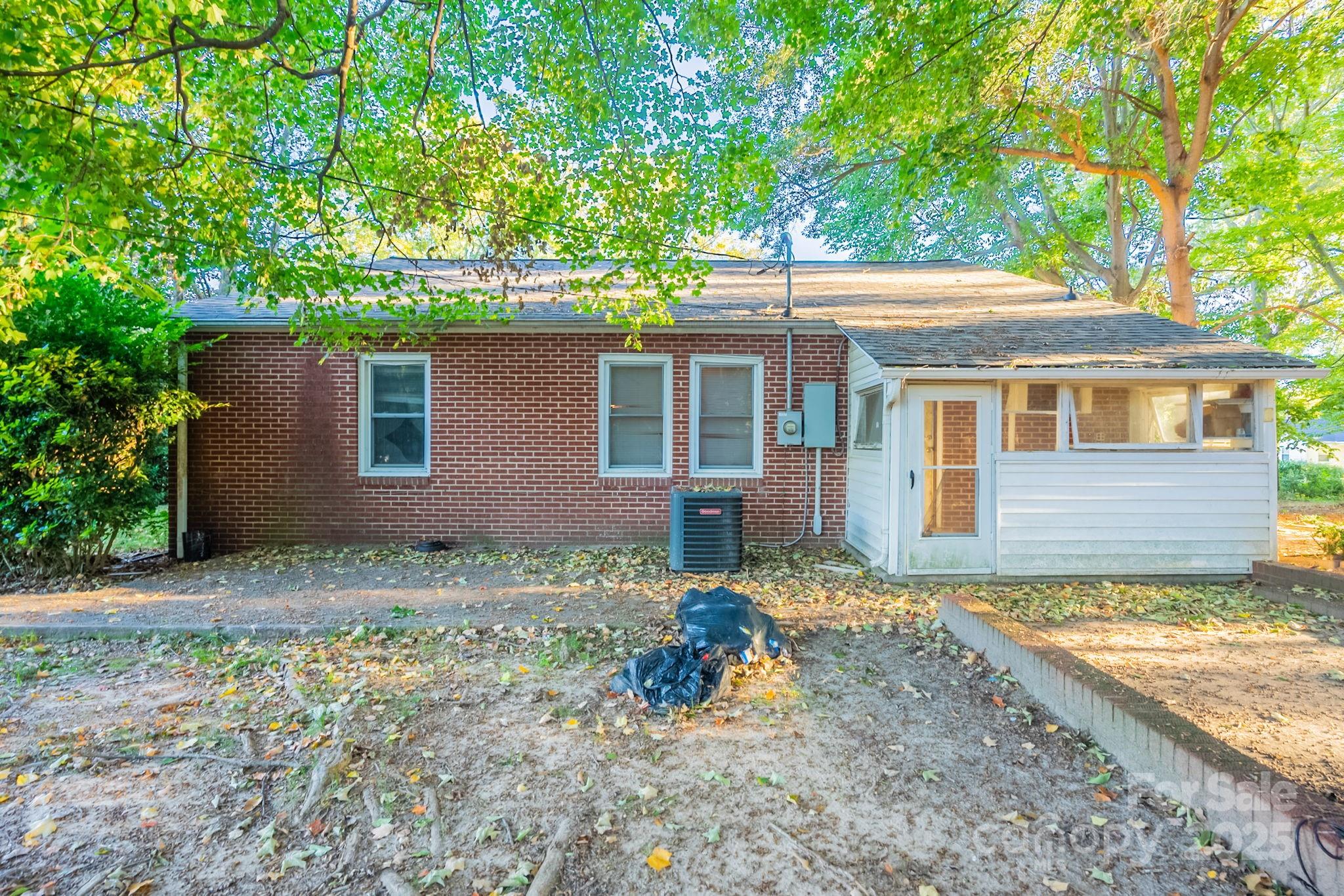 1501 Mccormick Avenue