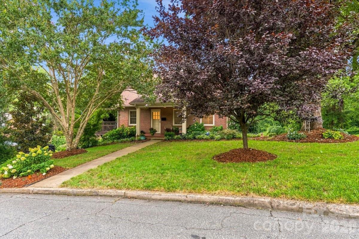 104 Hawthorne Lane