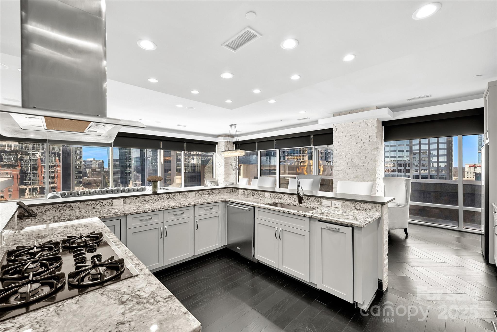 435 S Tryon Street