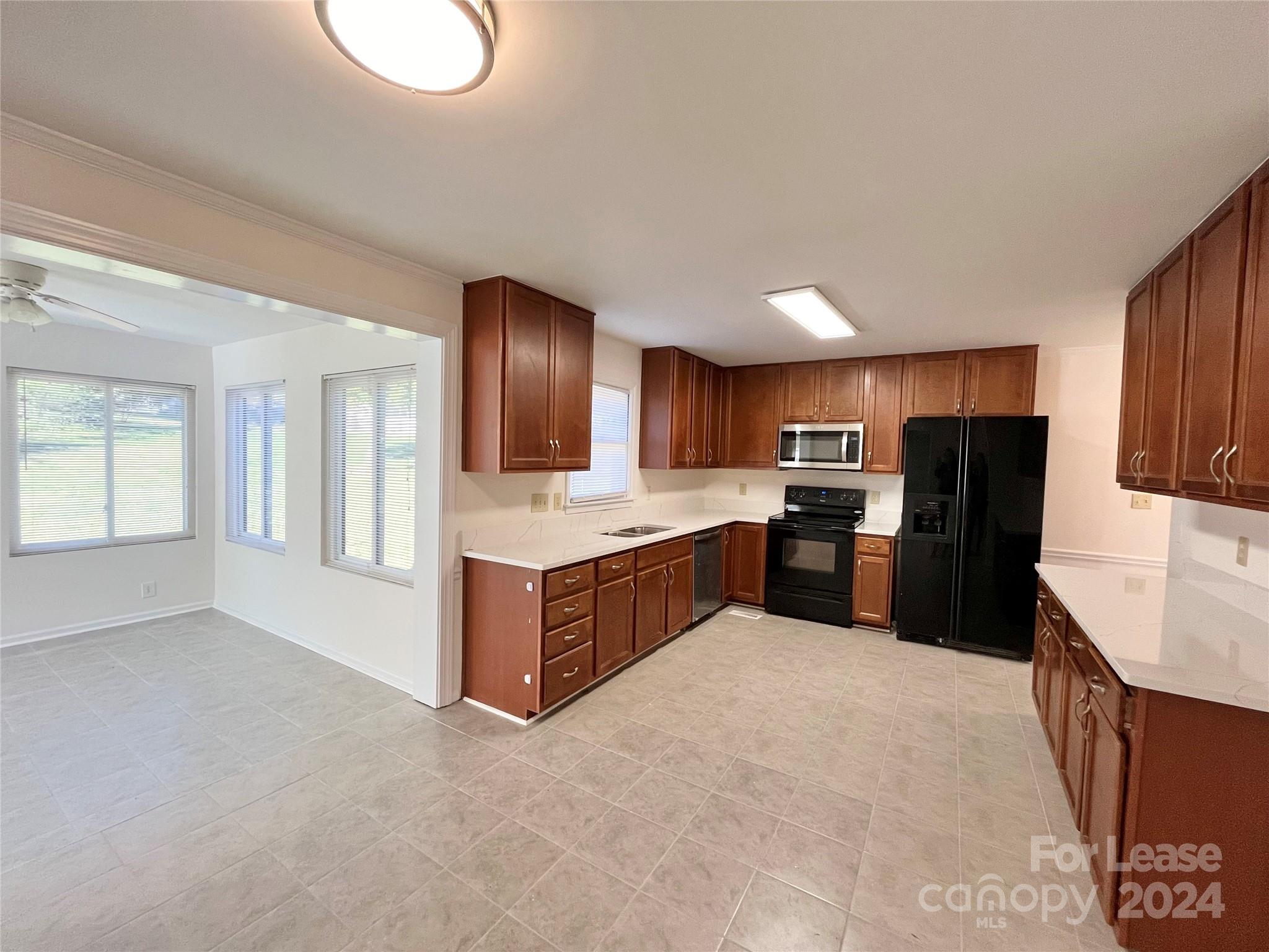 Point Crossing - Residential Lease