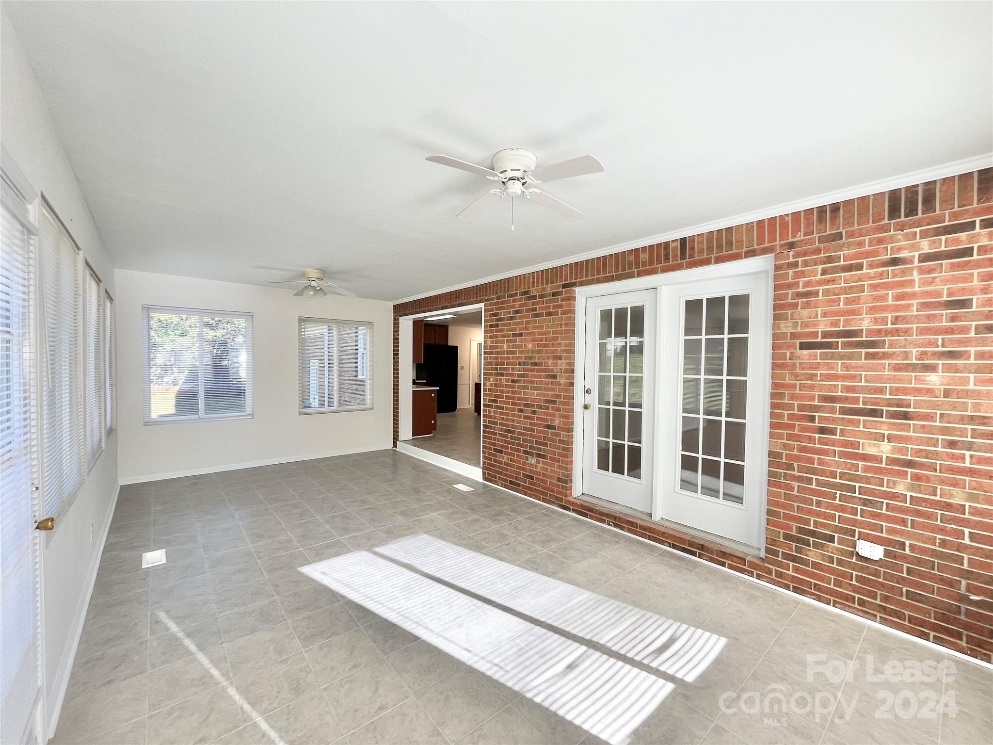 Point Crossing - Residential Lease