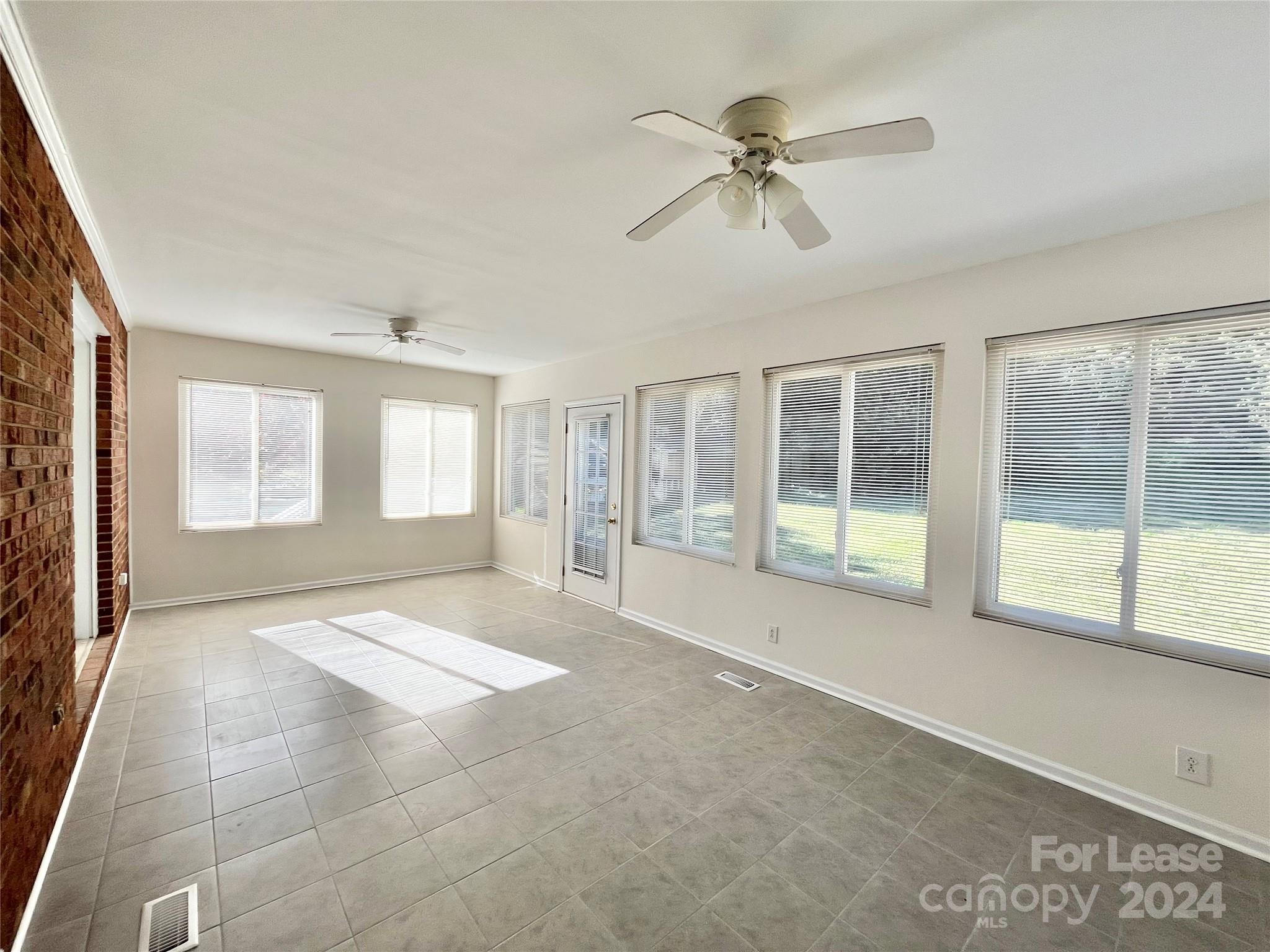 Point Crossing - Residential Lease