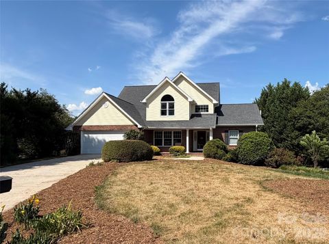 Photo of 610 40th Avenue Lane NW, Hickory, NC 28601 (MLS # 4385416)
