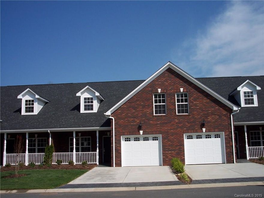 Nice Upscale Townhome in great area...Mount Holly, Master Bedroom Down