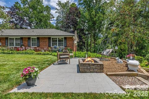 11 Blueberry Hill Road Asheville NC 28804