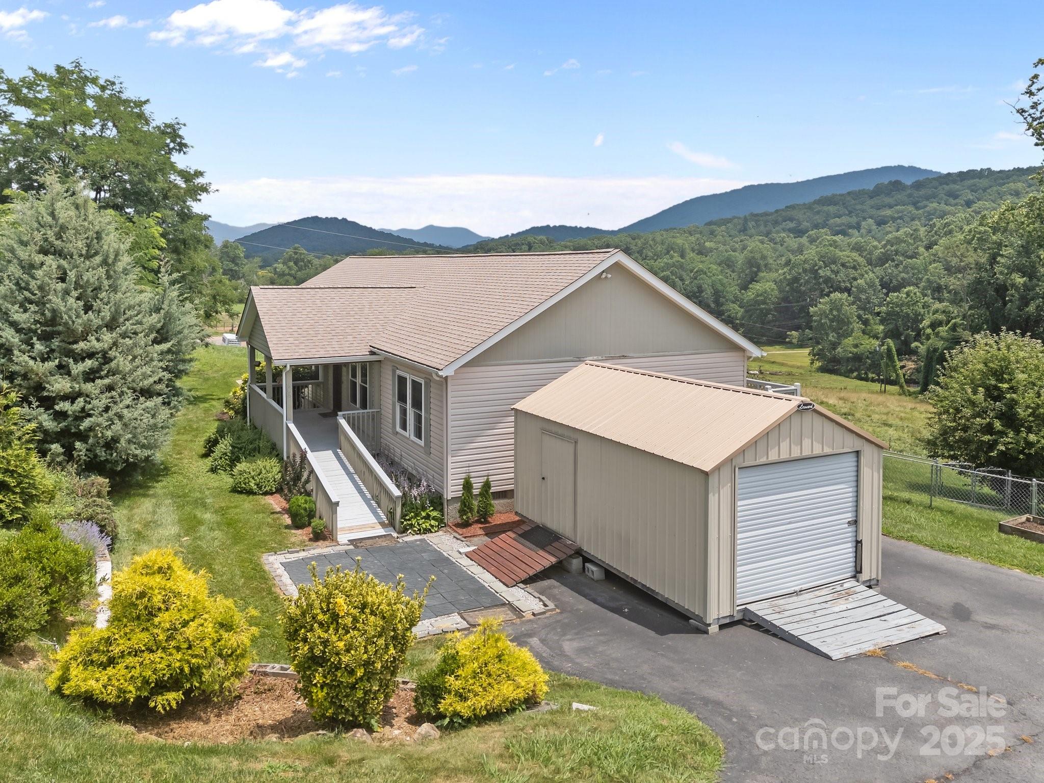 382 Onteora Boulevard