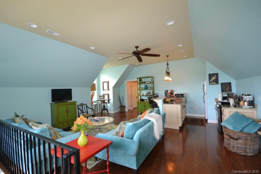 Laurelwood Club Estates - Residential