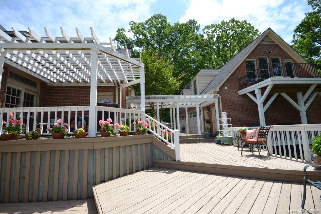 Laurelwood Club Estates - Residential