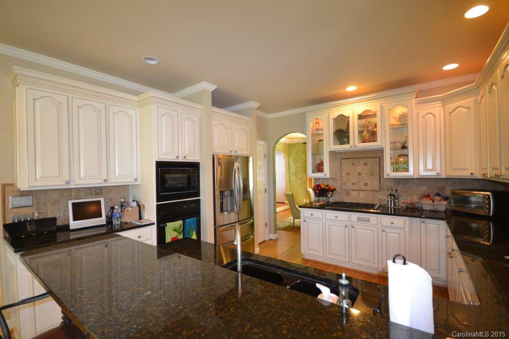 Laurelwood Club Estates - Residential