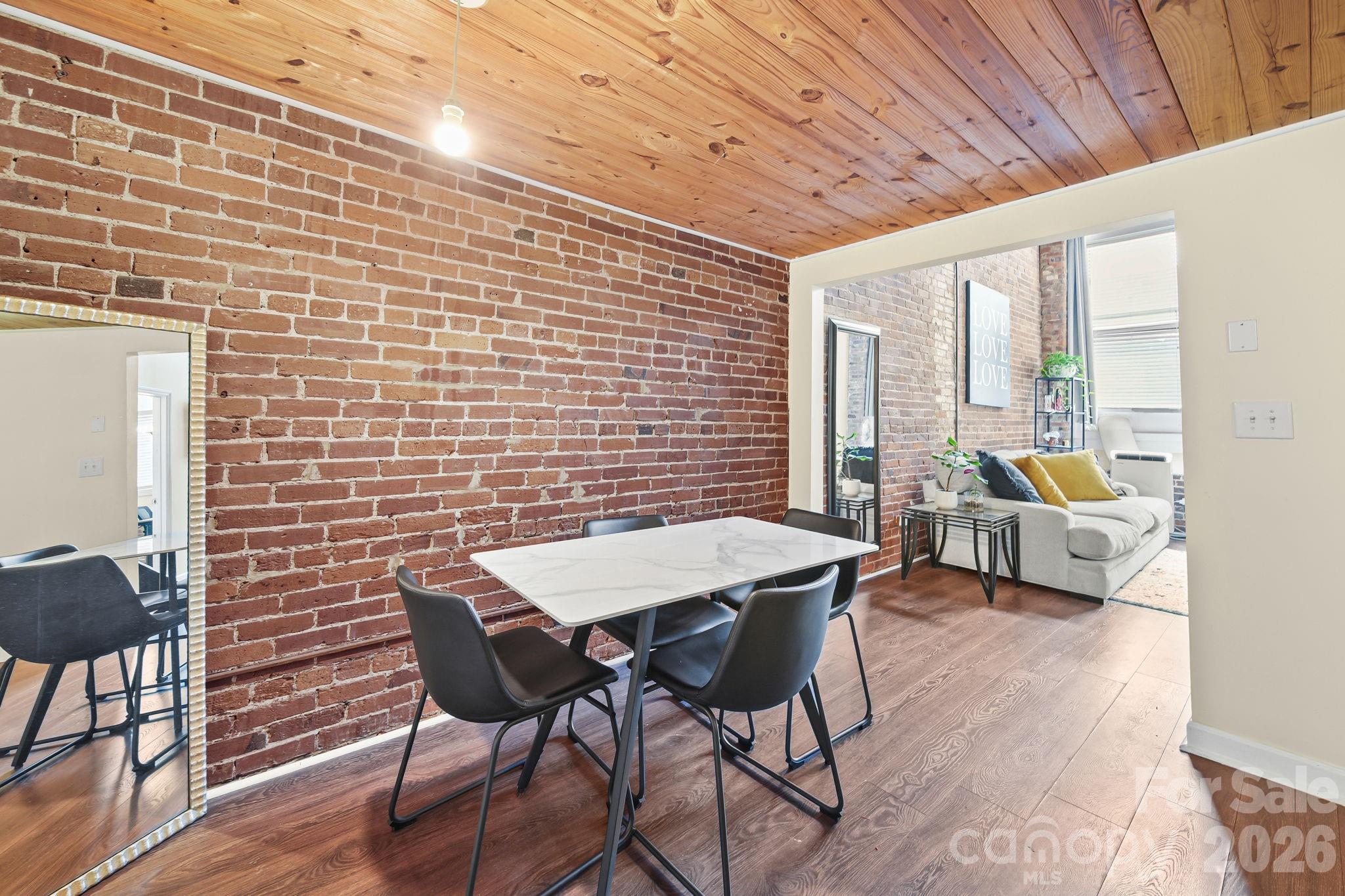 201 S Hoskins Road 129