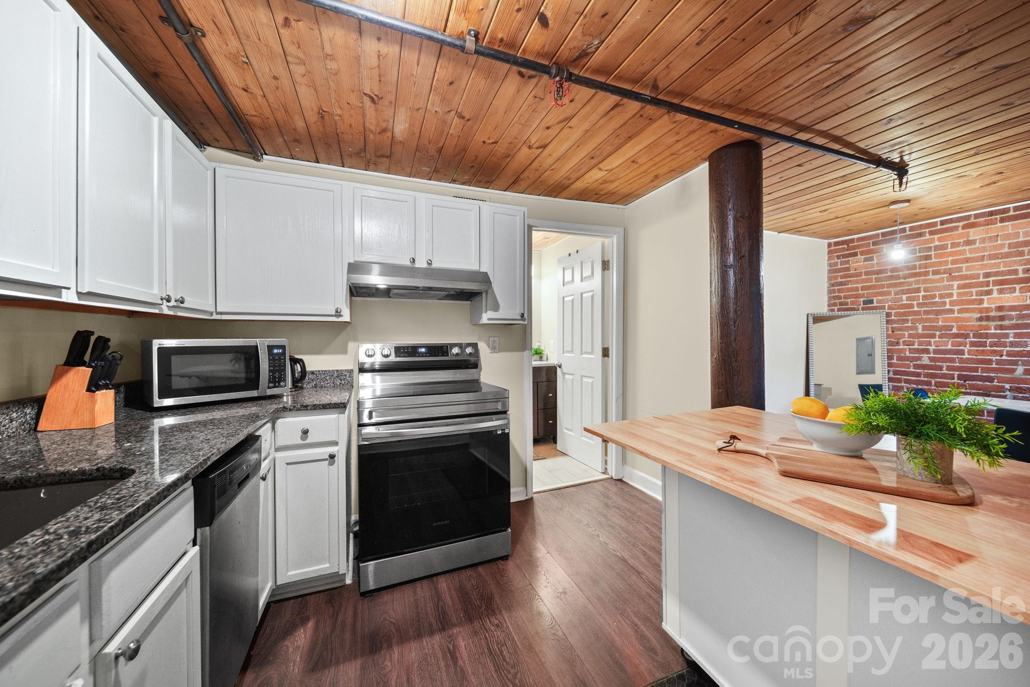 201 S Hoskins Road 129