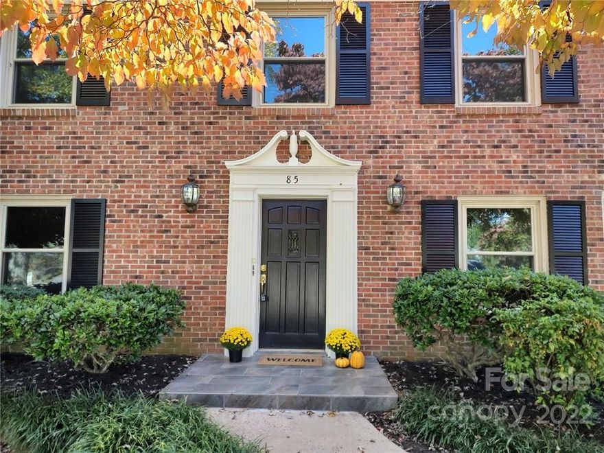 Spacious home in NW Hickory...close to shopping, supermarkets, pharmacy in Viewmont business district. Main level has 3 bedrooms, 2 bathrooms, living room, den, formal dining, large kitchen with plenty of cabinets. Lower level has additional 2 bedrooms (plus extra room that could be add'l bedroom or office), a rec room with kitchenette, bath/laundry combination. Enough room to accommodate a growing family or provide an in-law living space. Extensive decking overlooking the back yard. Roof replaced 3 yrs ago and windows replaced in last 5 yrs.