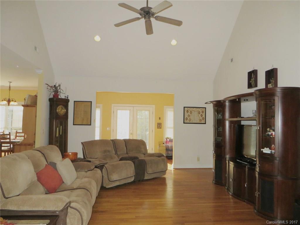 The Lakes At Derby Downs - Residential