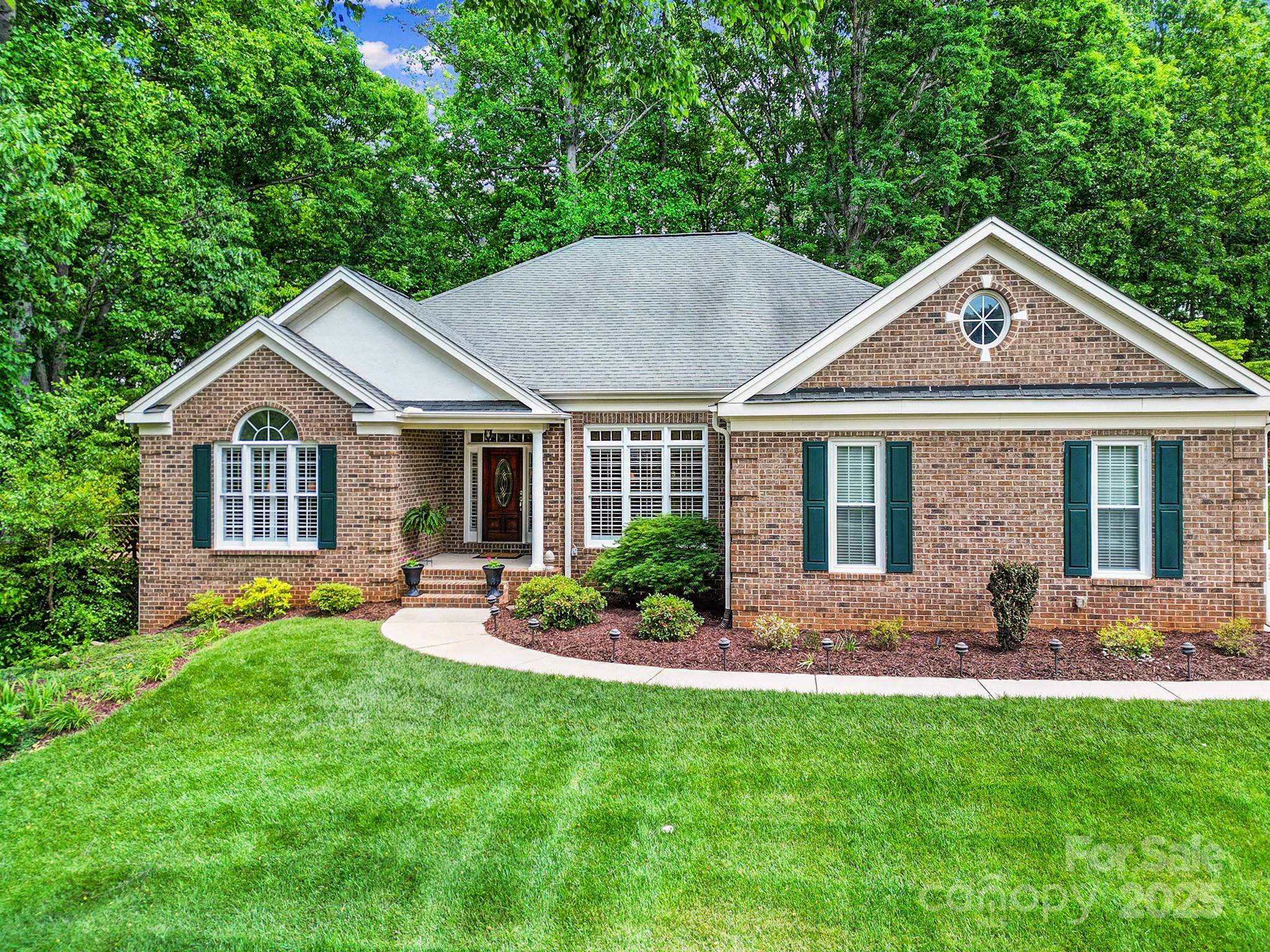 160 Fernbrook Drive