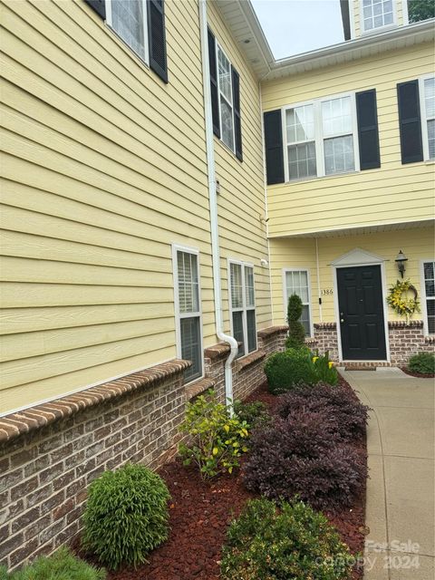 Condominium in Hickory NC 1386 21st Avenue.jpg