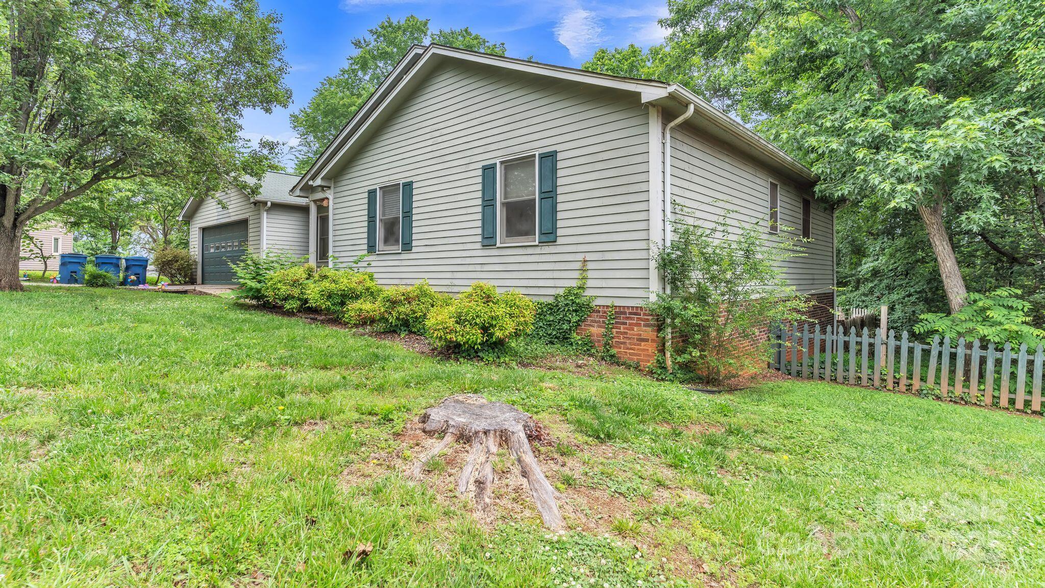 1713 Poe Circle
