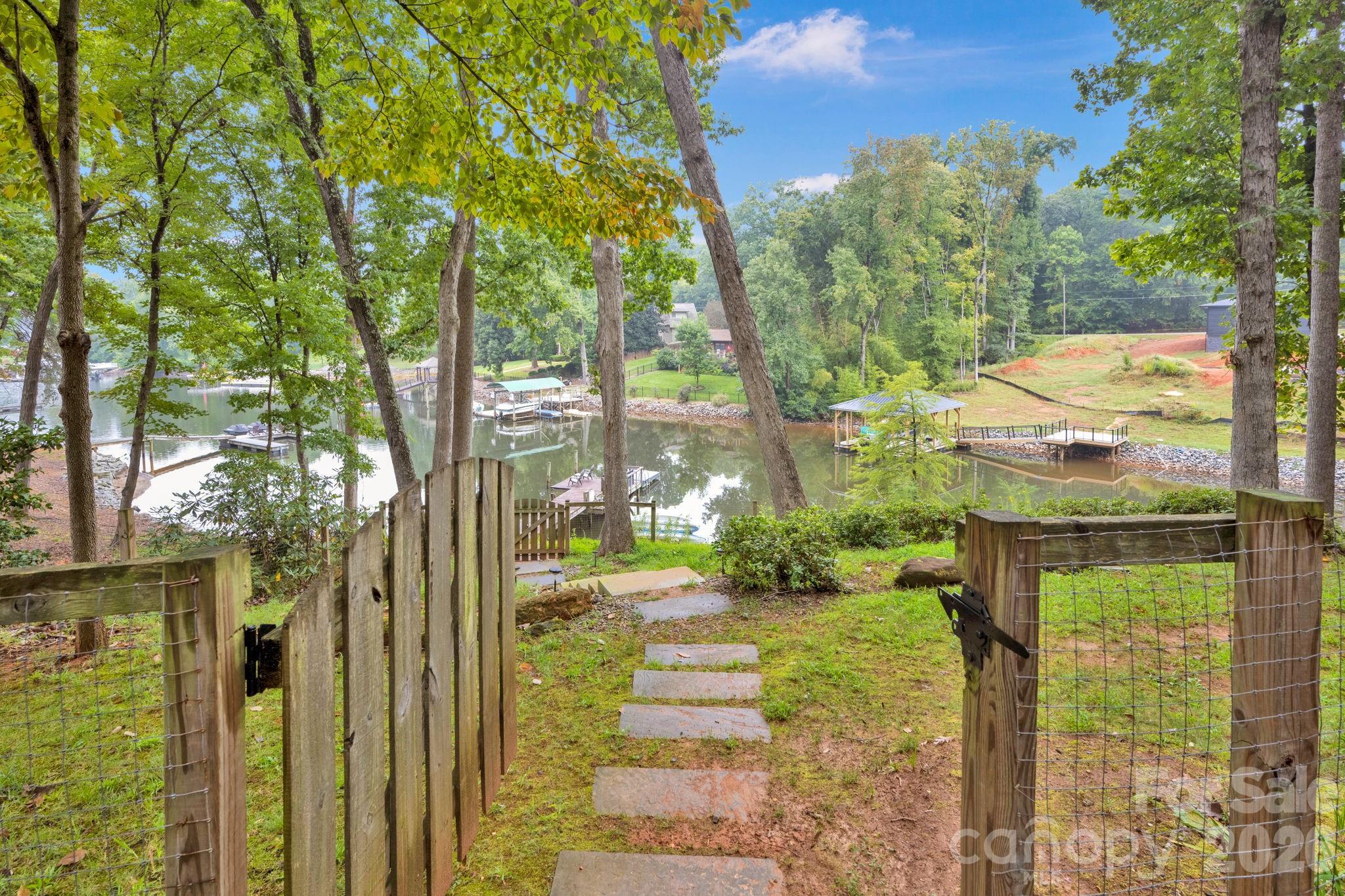 470 Lakeview Shores Loop