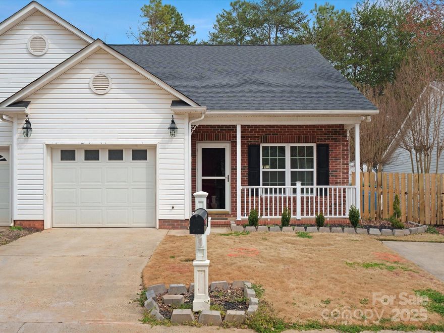 **No Homeowners Association!** A rare opportunity in Fort Mill. Updated open floor plan, new kitchen appliances, white cabinets, new flooring, and freshly painted. Luxurious walk-in shower in Primary Bath. Come see this one before it's gone!