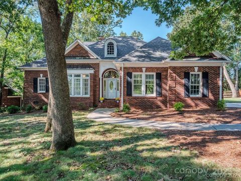 Photo of 113 Eaglecrest Drive, Matthews, NC 28104 (MLS # 4305302)
