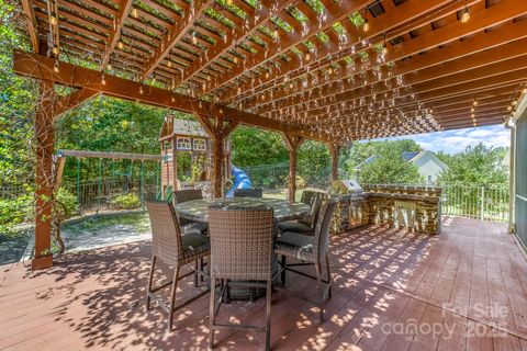 Photo of 18619 Studman Branch Avenue, Charlotte, NC 28278 (MLS # 4295364)