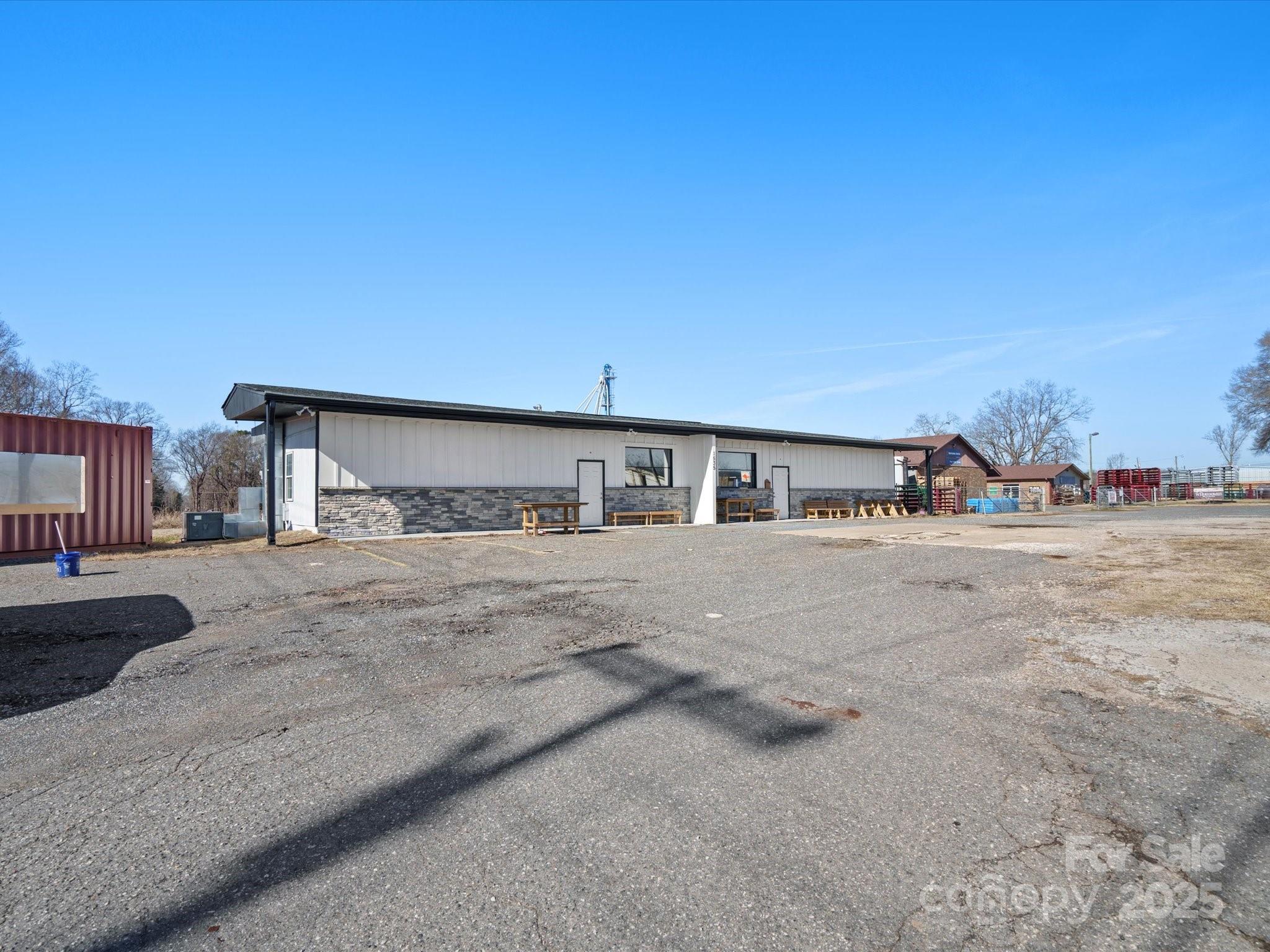 1535 Filbert Highway