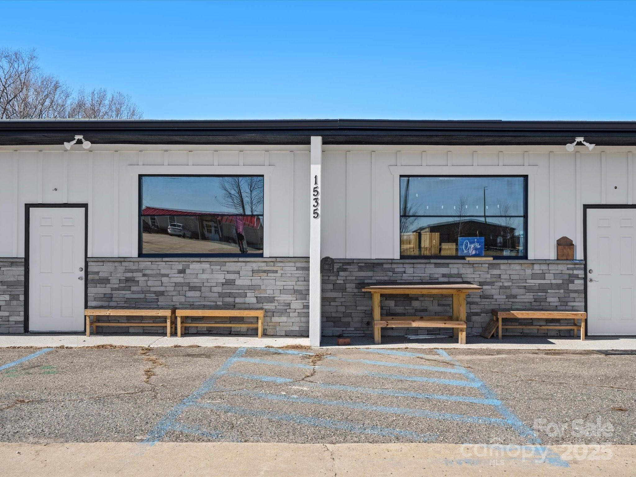 1535 Filbert Highway