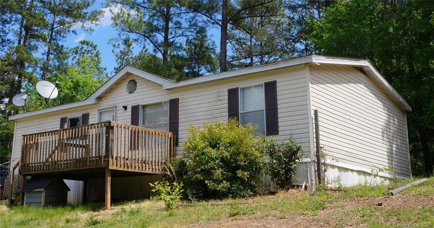 This 3 bed 2 bath home is settled on a .70 acre lot. Indian Land schools and close to all of the new shops and restaurants at the Promenade. Lot would be great for building a basement home.
Owner is selling the home AS-IS.