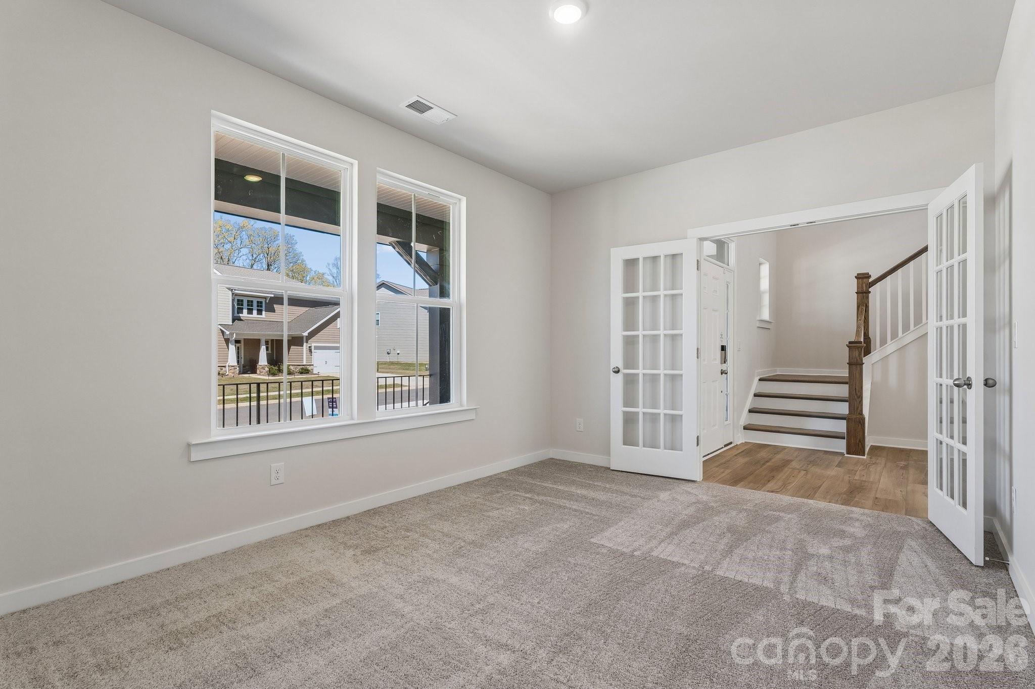 208 E Warfield Drive
