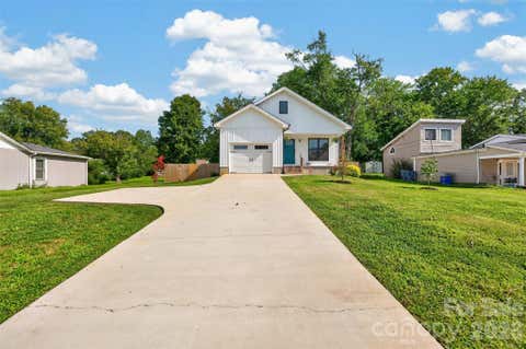 Photo of 2416 4th Avenue NW, Hickory, NC 28601 (MLS # 4416625)