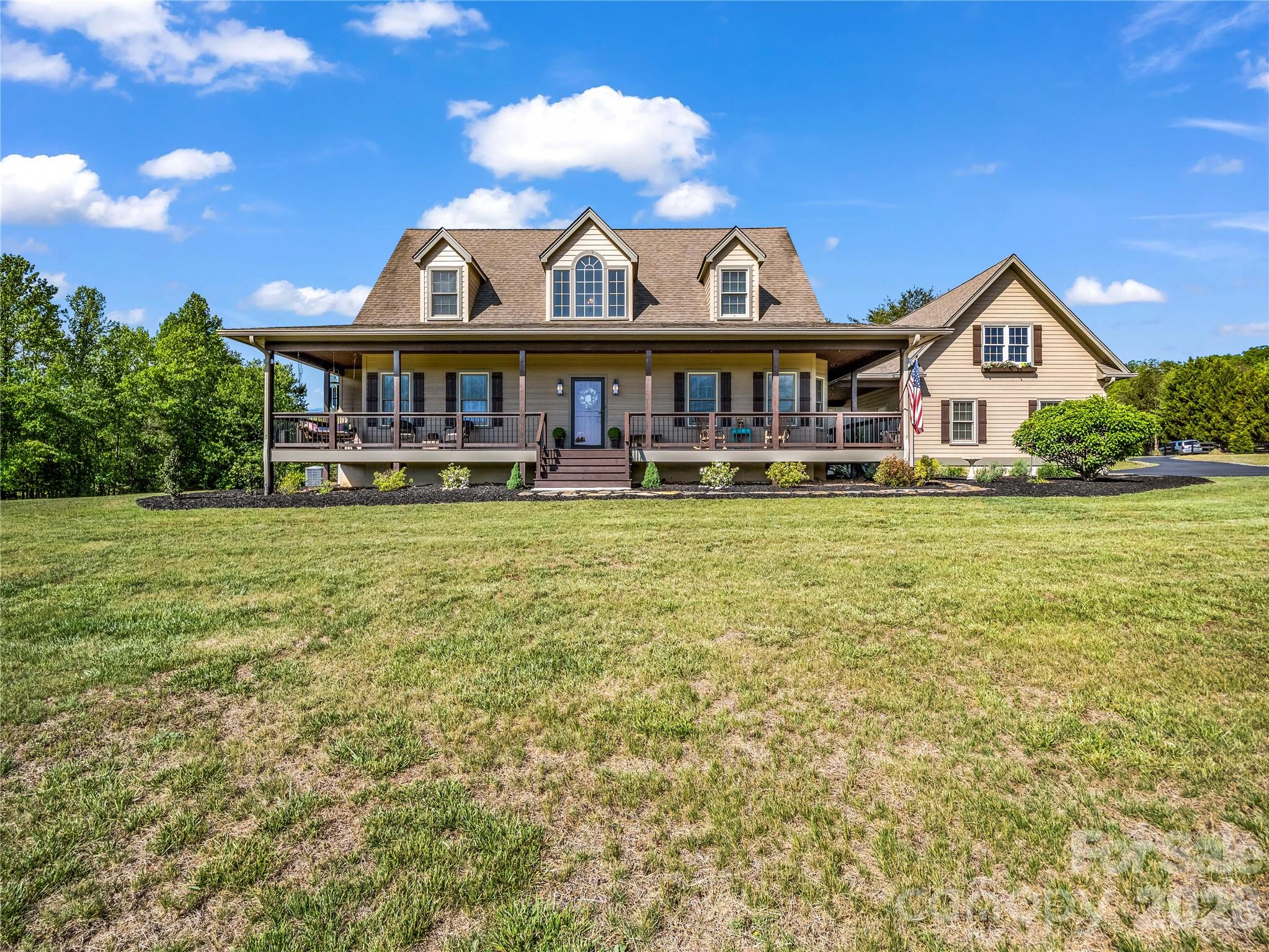 121 Emerald Parkway