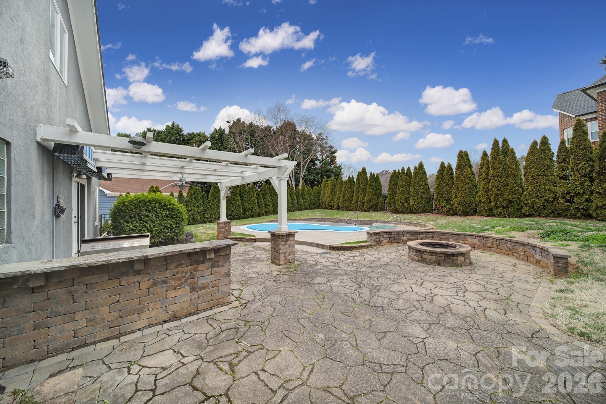 Royal Pointe - Residential