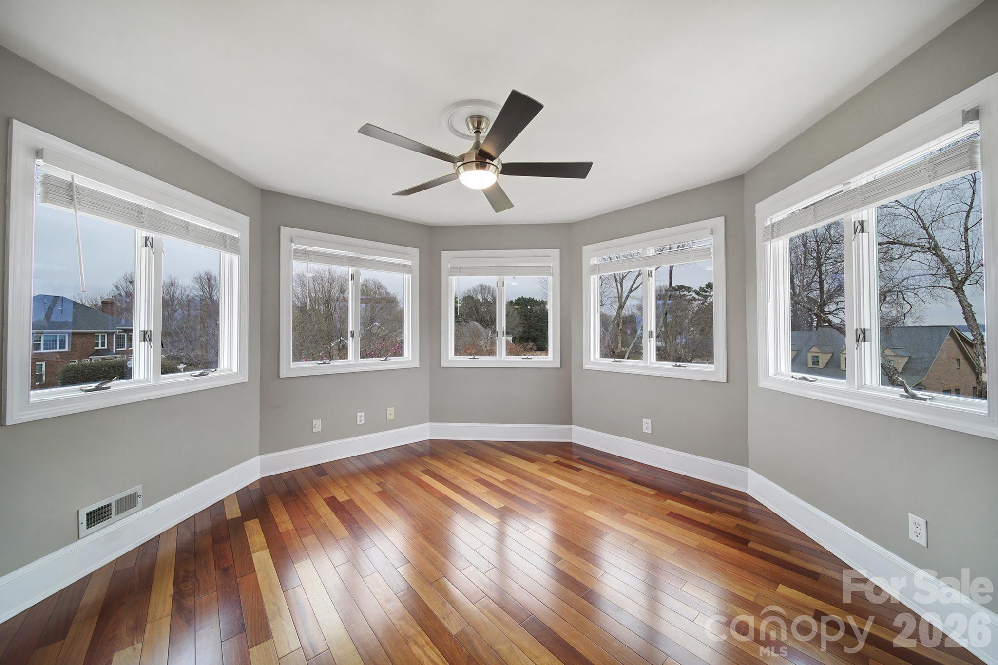 Royal Pointe - Residential