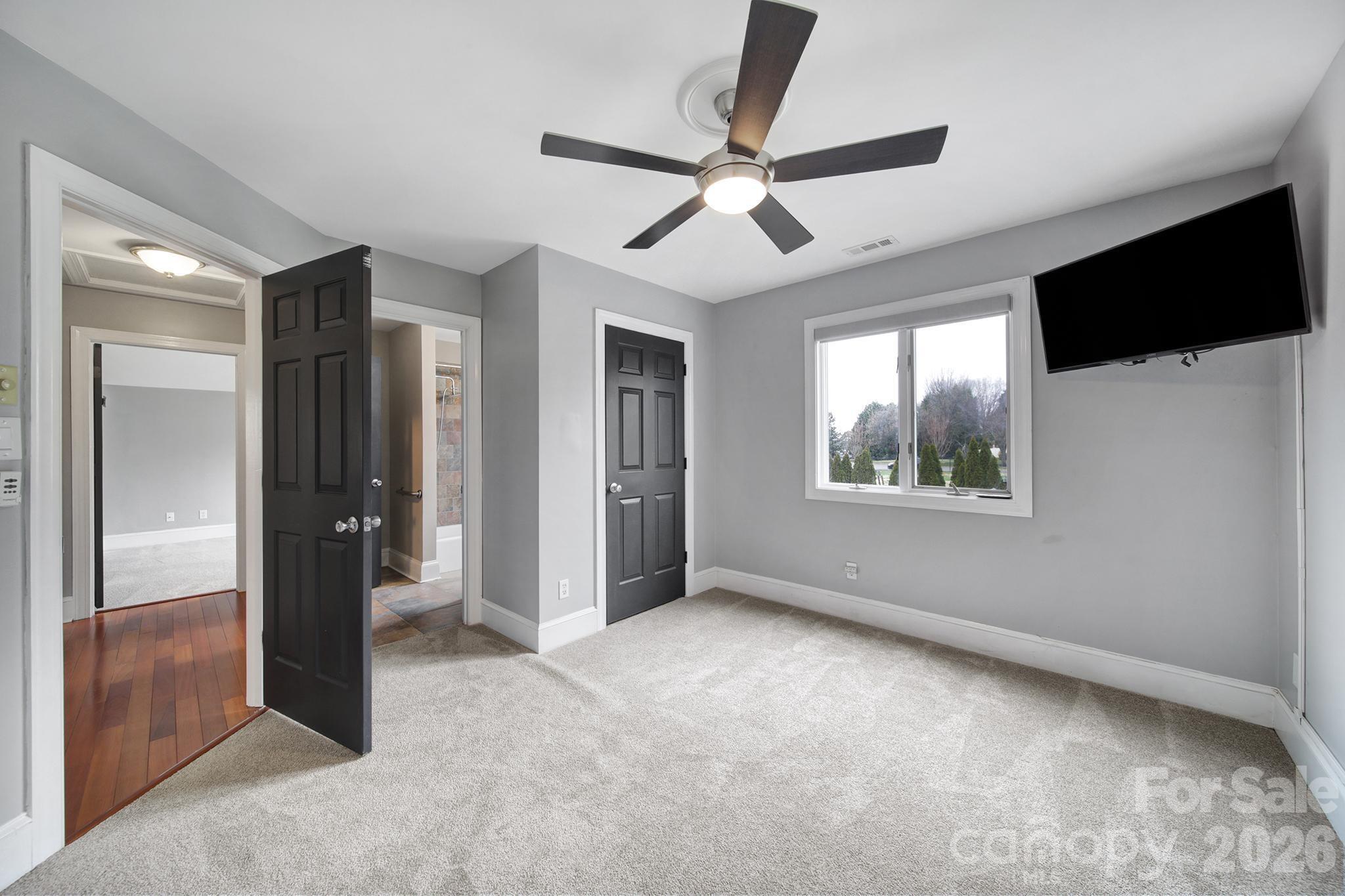 Royal Pointe - Residential