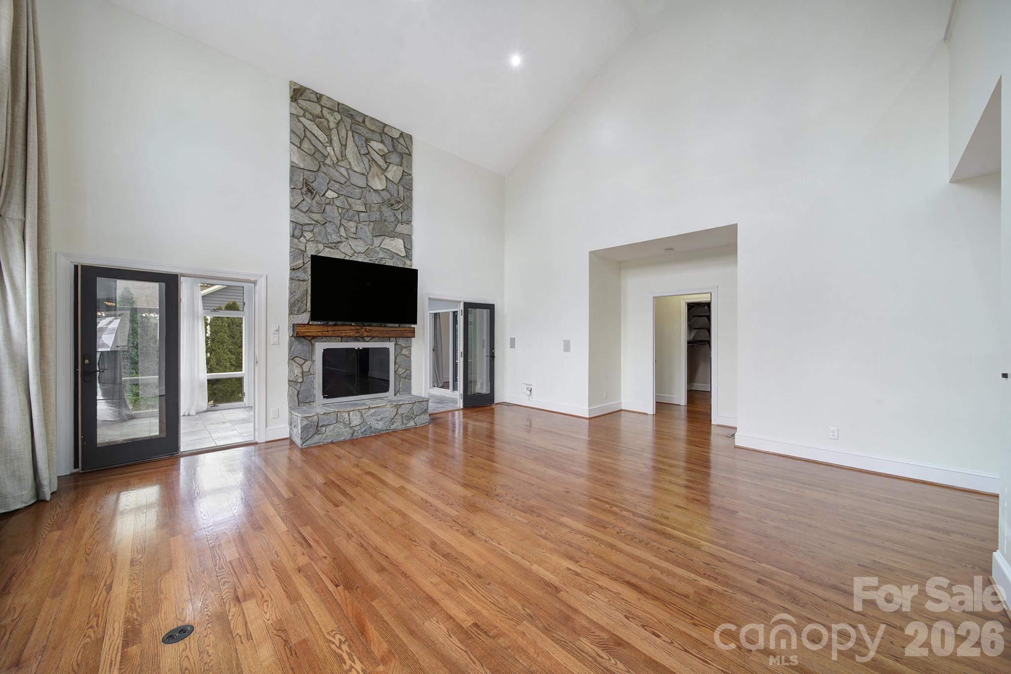 Royal Pointe - Residential