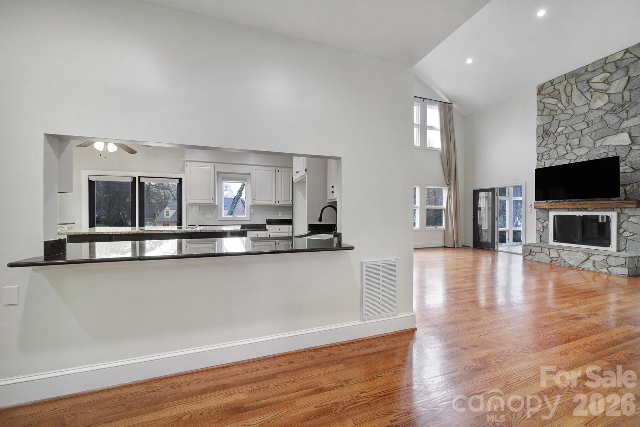 Royal Pointe - Residential