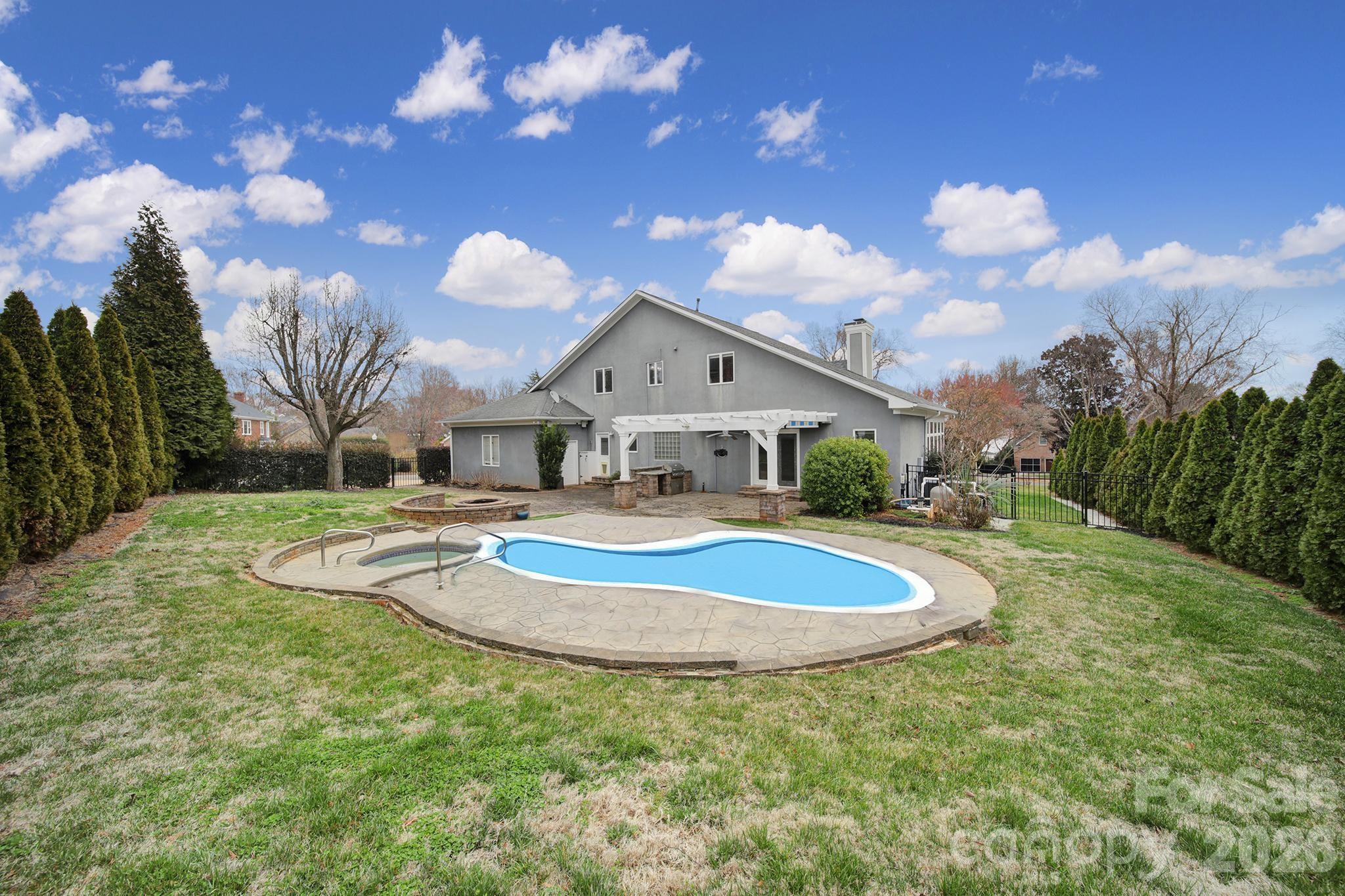 Royal Pointe - Residential