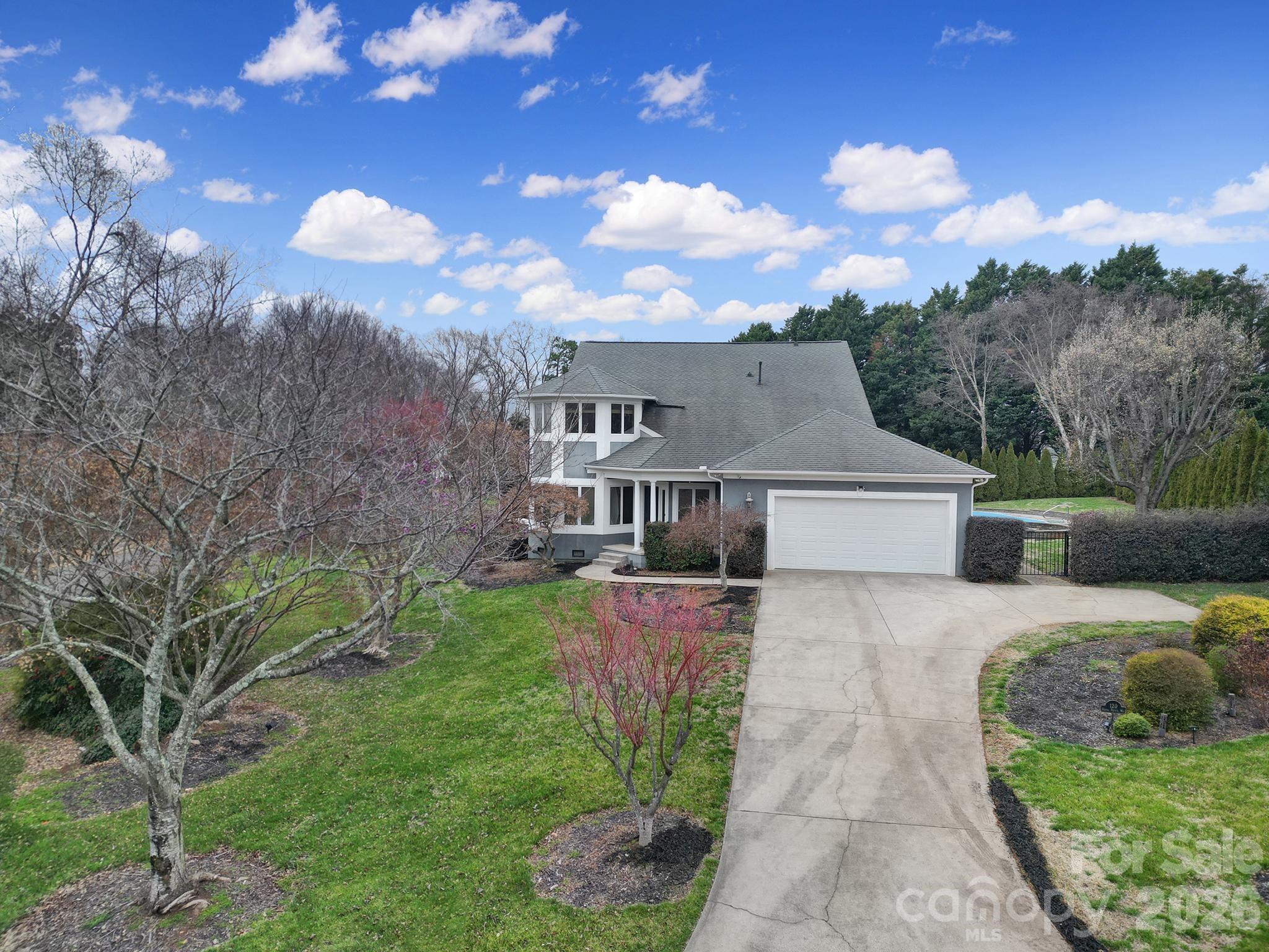 Royal Pointe - Residential