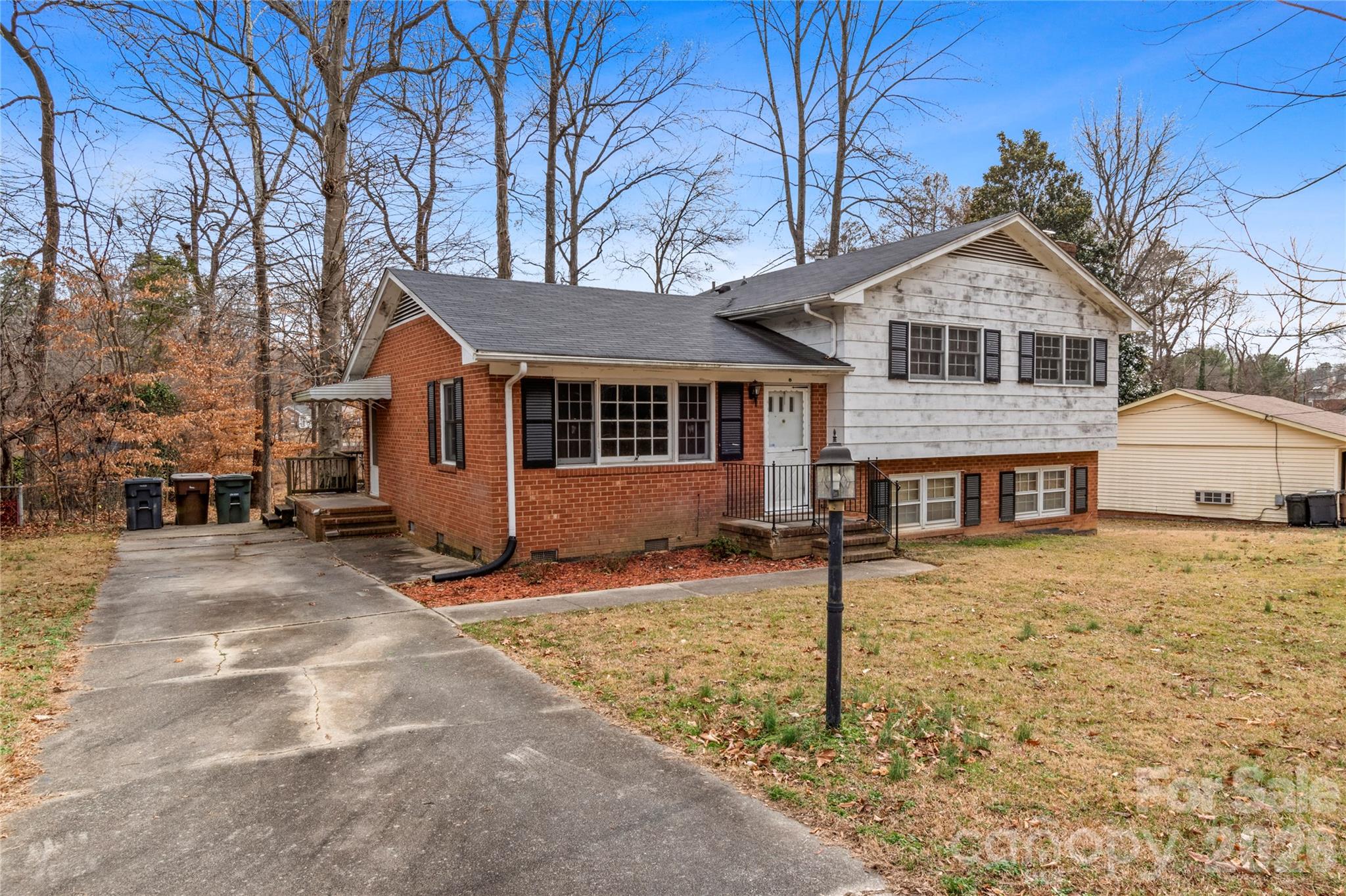 3005 Twin Lakes Drive