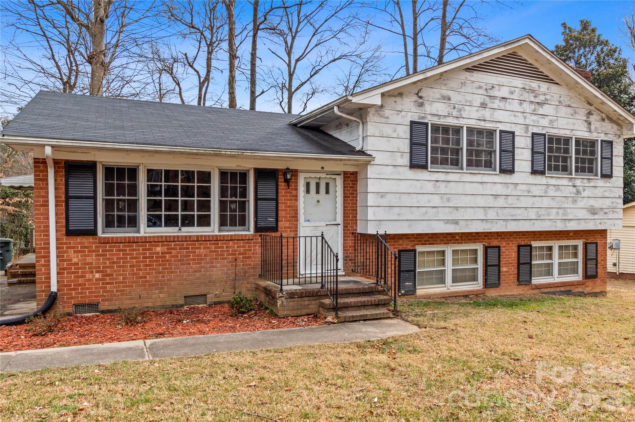 3005 Twin Lakes Drive