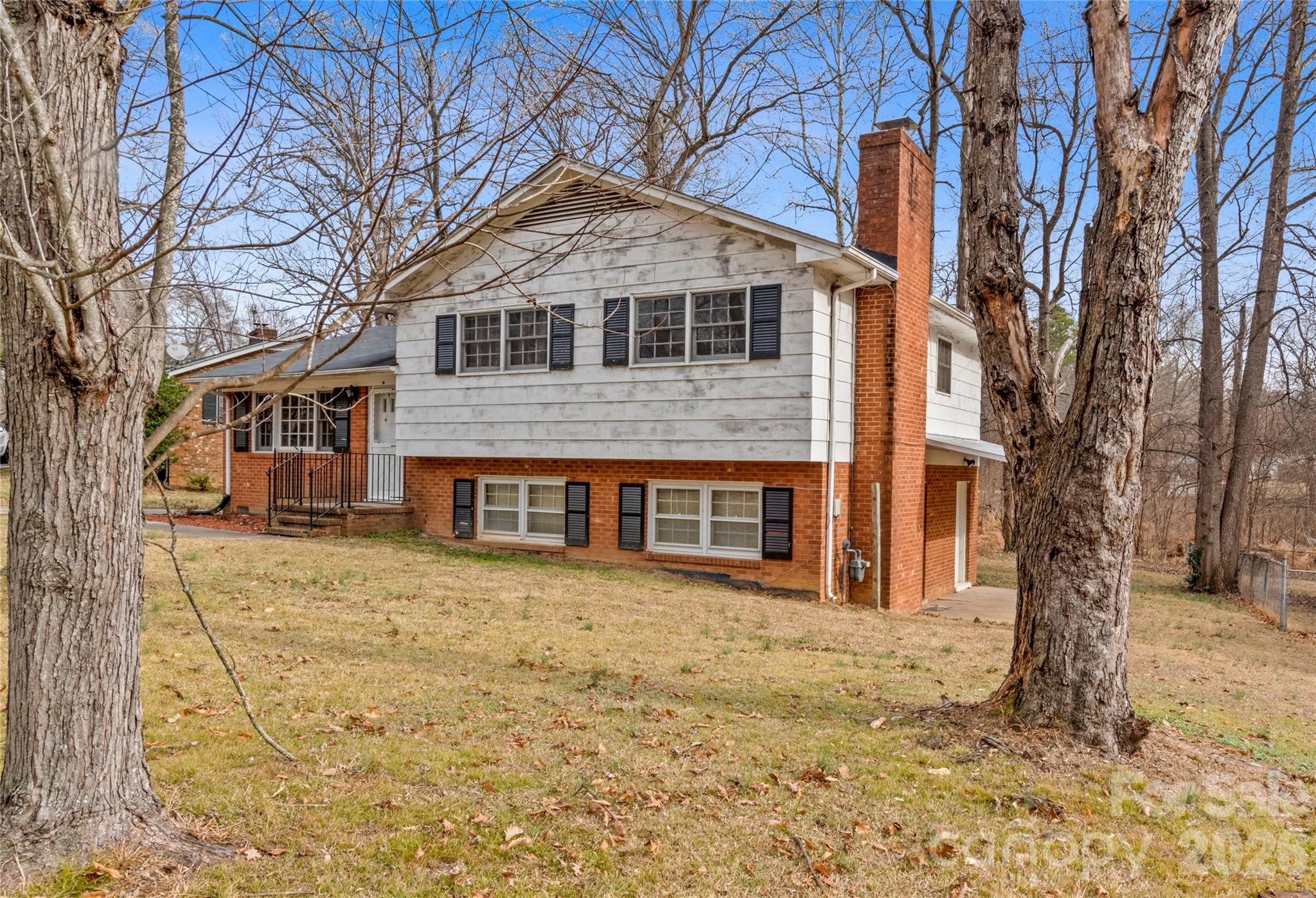 3005 Twin Lakes Drive