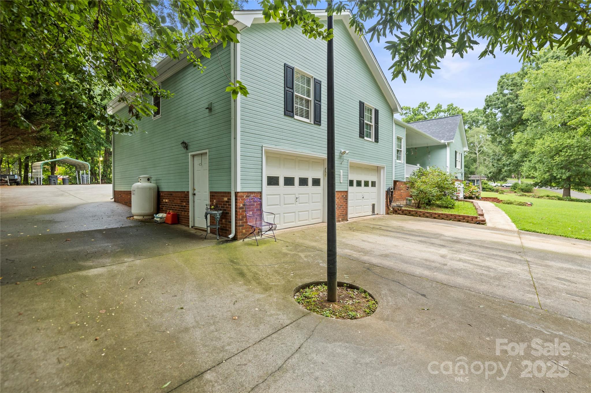 601 Elmwood Circle