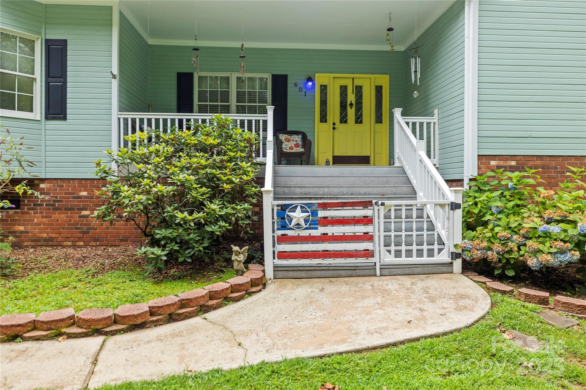 601 Elmwood Circle
