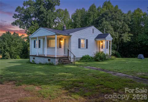 Photo of 614 W Westview Street, Gastonia, NC 28052 (MLS # 4411377)